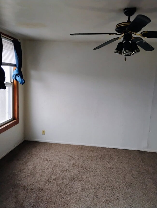 1508 Ridge Ave, Unit Apt 3 in Braddock, PA - Building Photo - Building Photo