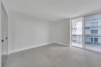 1837 Bay Rd, Unit 1815 in Miami Beach, FL - Building Photo - Building Photo