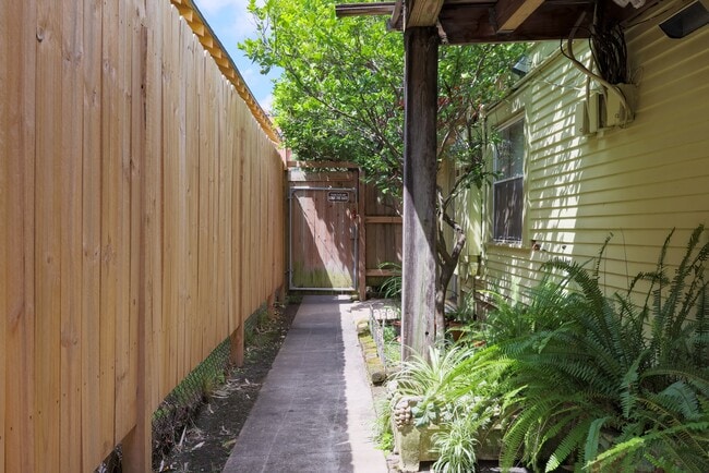 130 S Cortez St, Unit Japoolzzi Suite in New Orleans, LA - Building Photo - Building Photo