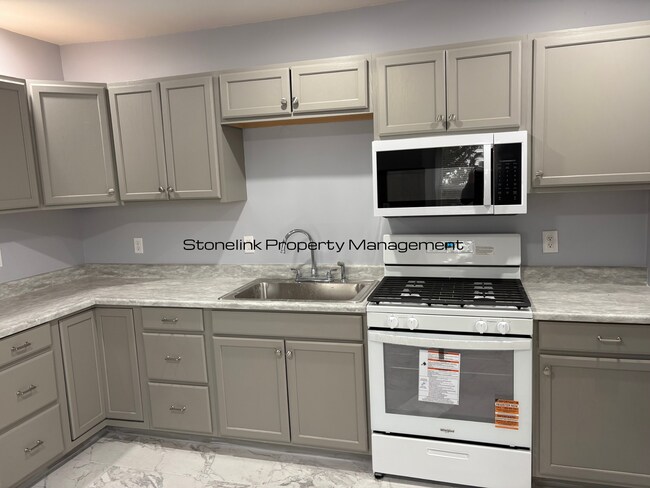 68 2nd Ave in Cranston, RI - Building Photo - Building Photo