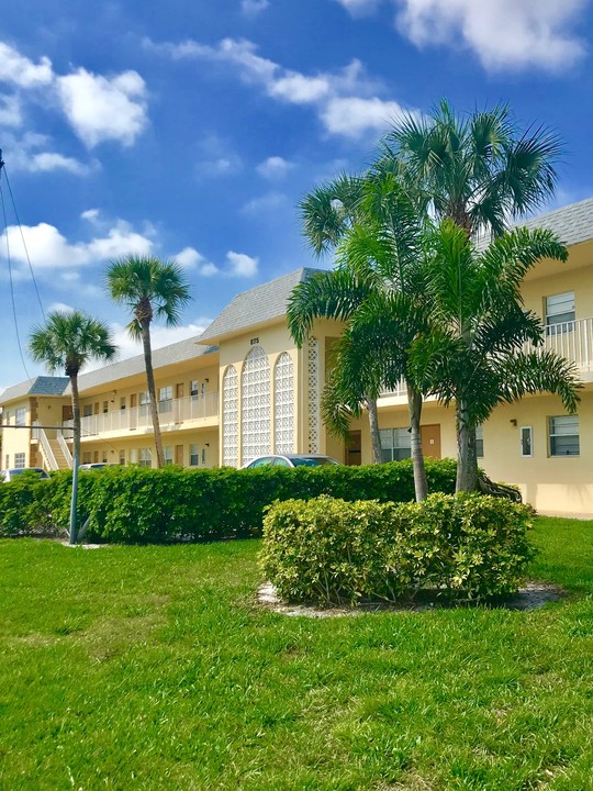 Del Rio Apartment Homes in Boca Raton, FL - Foto de edificio