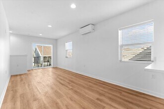 1440 Lakepointe St in Grosse Pointe Park, MI - Building Photo - Building Photo