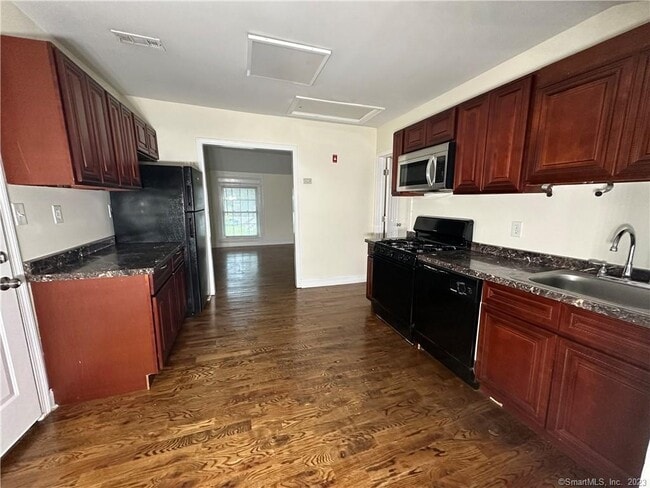 58 White St in Stratford, CT - Building Photo - Building Photo