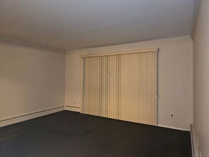 19820 W 12 Mile Rd in Southfield, MI - Building Photo - Building Photo