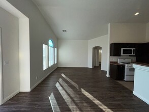 8678 Tom Noon Ave, Unit 101 in Las Vegas, NV - Building Photo - Building Photo