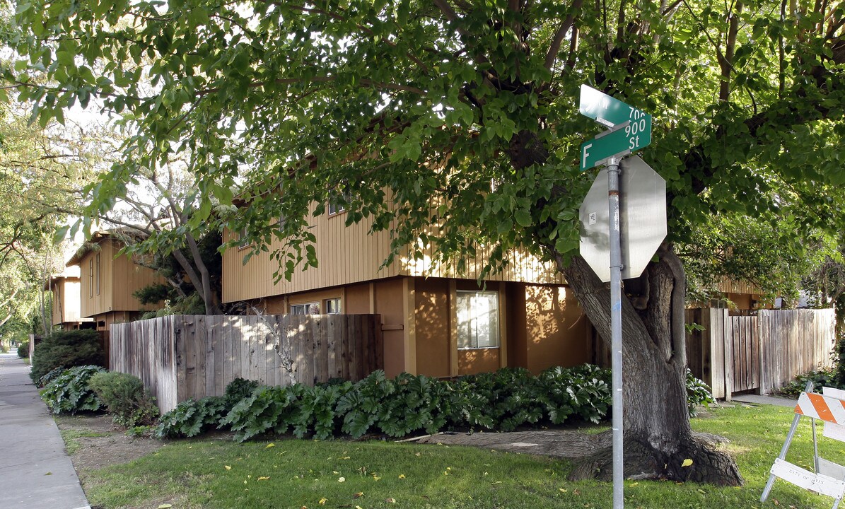 Bel Aire Apartments in Davis, CA - Building Photo