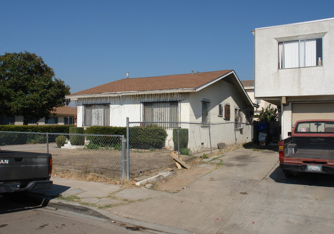 5326-5328 Wightman St in San Diego, CA - Building Photo - Building Photo