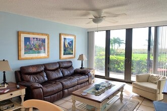 180 Seaview Ct in Marco Island, FL - Foto de edificio - Building Photo