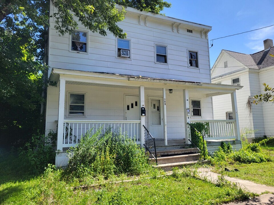 109 Chestnut St-Unit -Apt B in Elmira, NY - Building Photo