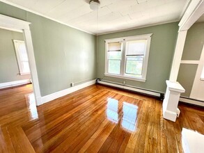 70 Maple St in Chicopee, MA - Building Photo - Building Photo