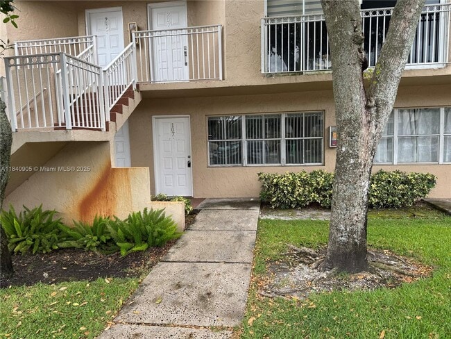 8670 NW 6th Ln in Miami, FL - Building Photo - Building Photo