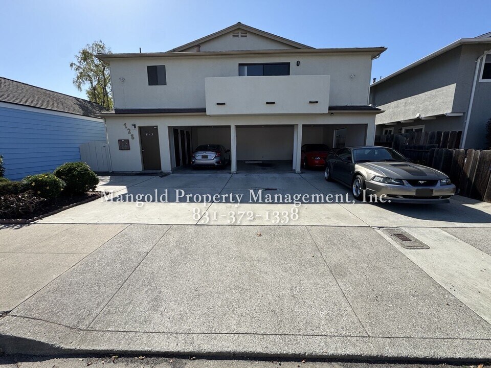 728 Ocean Ave in Monterey, CA - Foto de edificio