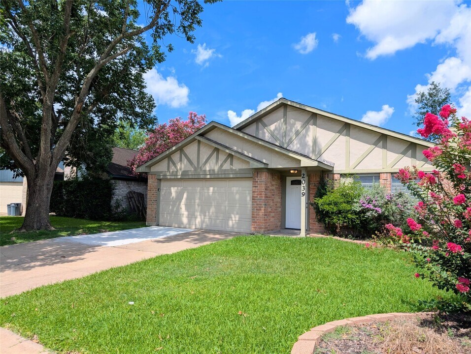 2039 Wigmaker Dr in Katy, TX - Building Photo