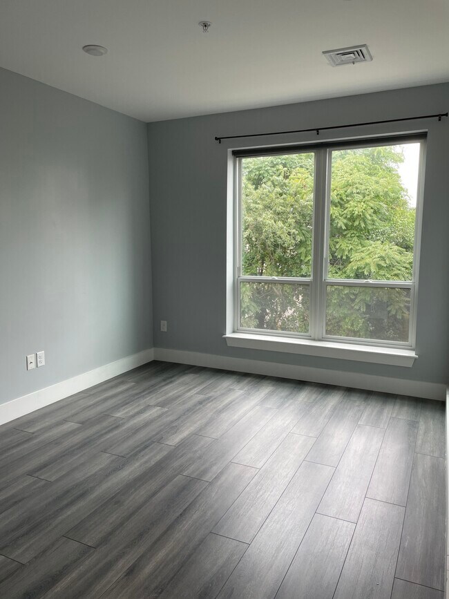 55 W 5th St, Unit 309 in Boston, MA - Foto de edificio - Building Photo