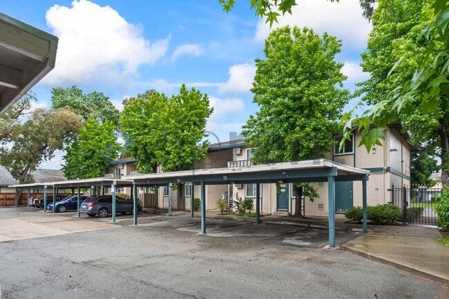 1185 Meadow Ln in Concord, CA - Building Photo - Building Photo