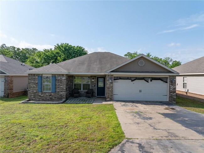property at 2409 Crestview Ln
