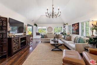 5966 Graciosa Dr in Los Angeles, CA - Building Photo - Building Photo