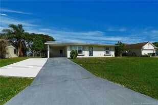1365 SW Gastador Ave in Port St. Lucie, FL - Building Photo