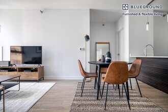 201 N Garland Ct in Chicago, IL - Foto de edificio - Building Photo