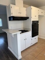 296 16th Pl, Unit B in Costa Mesa, CA - Building Photo