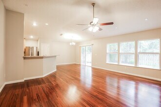 1322 Dunns Lake Dr in Jacksonville, FL - Foto de edificio - Building Photo