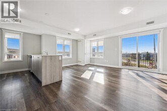 1331 Countrystone Dr in Kitchener, ON - Building Photo - Building Photo