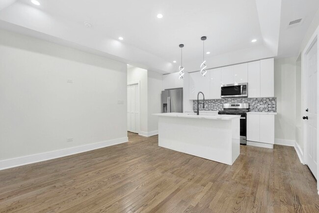 property at 4927 S Prairie Ave
