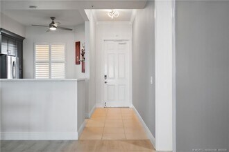 34 Harbour Isle Dr W in Fort Pierce, FL - Foto de edificio - Building Photo