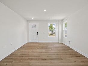 901 Leyburn Ln in Greenville, SC - Building Photo - Building Photo