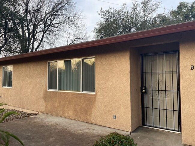 1067 South St in Redding, CA - Building Photo - Building Photo
