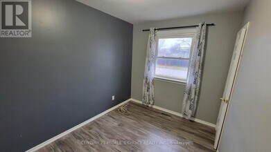 245 Foxbar Rd in Burlington, ON - Building Photo - Building Photo