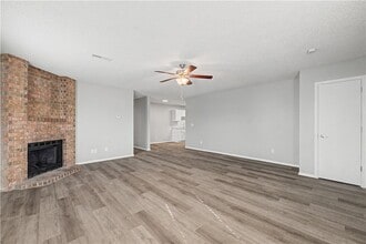 4380 W Thrasher Dr in Fayetteville, AR - Building Photo - Building Photo