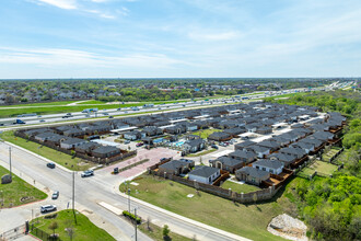 Cadia Grand Prairie in Grand Prairie, TX - Foto de edificio - Building Photo