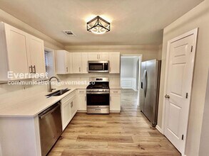 2250 Winthrope Way Dr in Alpharetta, GA - Foto de edificio - Building Photo