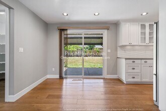 6010 SW Fernbrook Cir in Lake Oswego, OR - Building Photo - Building Photo