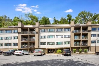 41 Mt Kemble Ave in Morristown, NJ - Foto de edificio - Building Photo