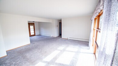 1402-1402 Summit Ave, Unit Lower in Waukesha, WI - Building Photo - Building Photo