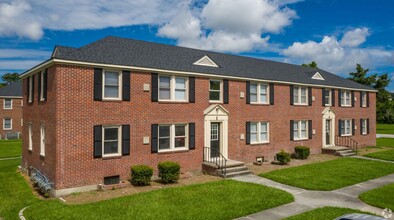 Bearfoot Landing Apartments in New Bern, NC - Foto de edificio - Building Photo