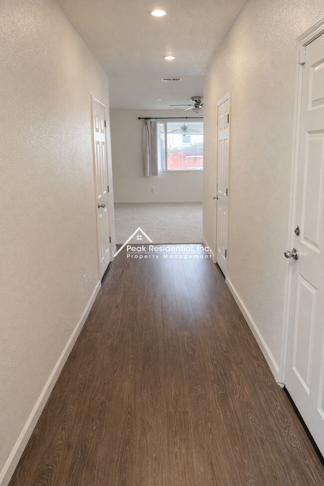 6155 Mehrten Cir in Rocklin, CA - Foto de edificio - Building Photo