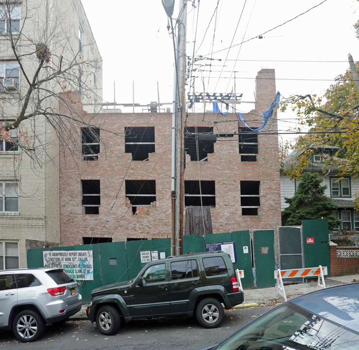 524 E 236th St in Bronx, NY - Building Photo