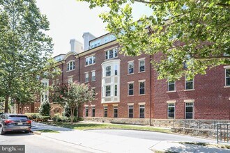 1633 N Colonial Terrace in Arlington, VA - Building Photo - Building Photo
