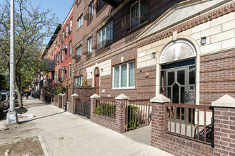 221 Ross St in Brooklyn, NY - Building Photo - Building Photo