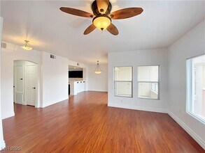 10701 Pappas Ln in Las Vegas, NV - Building Photo - Building Photo