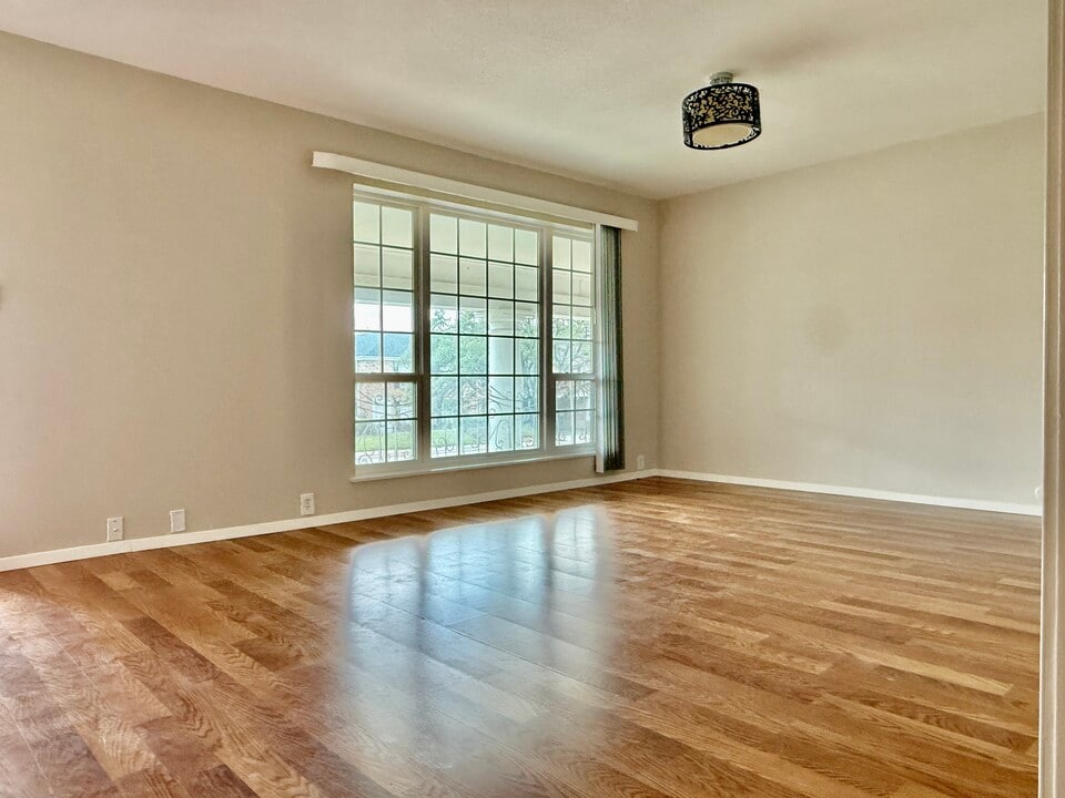 2101 Fountain View Dr, Unit G in Houston, TX - Foto de edificio