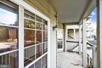 12162 Penderview Ln in Fairfax, VA - Building Photo - Building Photo