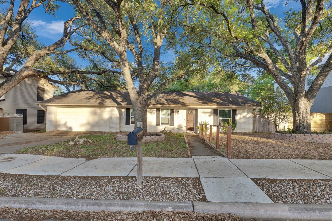 6805 Mira Loma Ln in Austin, TX - Building Photo