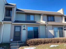 623 Robin Ct in Grayslake, IL - Building Photo