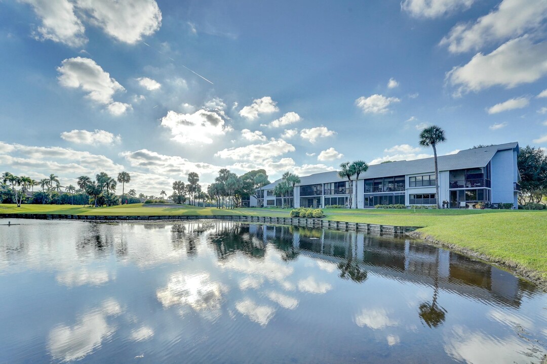 5020 Golfview Ct in Delray Beach, FL - Building Photo