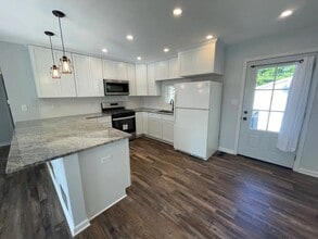70 Walnut Ct in Mundelein, IL - Building Photo - Building Photo