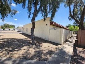 2725 E Tierra Buena Ln in Phoenix, AZ - Building Photo